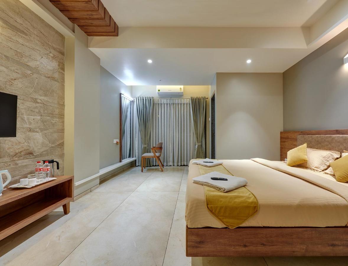 Hotel Swamini コールハープル エクステリア 写真