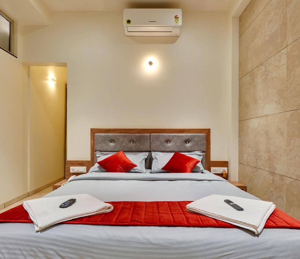 Hotel Swamini コールハープル エクステリア 写真